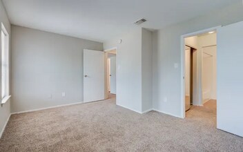 7058 W Gulf Bank Rd, Unit 4104 in Houston, TX - Building Photo - Building Photo