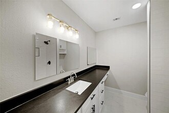 2218 Winrock Blvd in Houston, TX - Building Photo - Building Photo