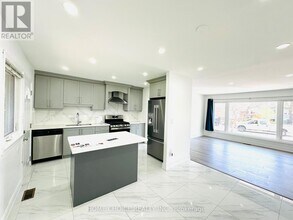 116 Eldomar Ave in Brampton, ON - Building Photo - Building Photo