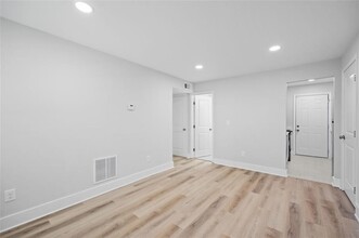 1060 Oak St SW in Atlanta, GA - Building Photo - Building Photo