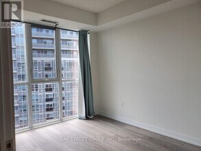 225 Village Green Square in Toronto, ON - Building Photo - Building Photo