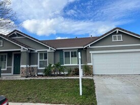 1112 Park W Dr in Pittsburg, CA - Building Photo