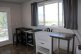 1829 N Minor Ave, Unit A in East Wenatchee, WA - Building Photo - Building Photo
