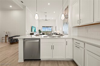 11801 Venetian Lagoon Dr in Ft. Myers, FL - Building Photo - Building Photo
