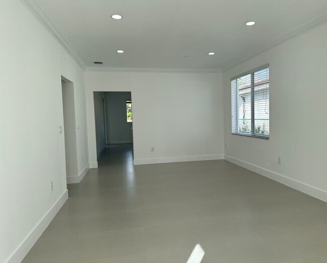 12588 SW 121st Ave in Miami, FL - Building Photo - Building Photo