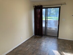 2608 N Webb Rd, Unit 5 in Grand Island, NE - Building Photo - Building Photo