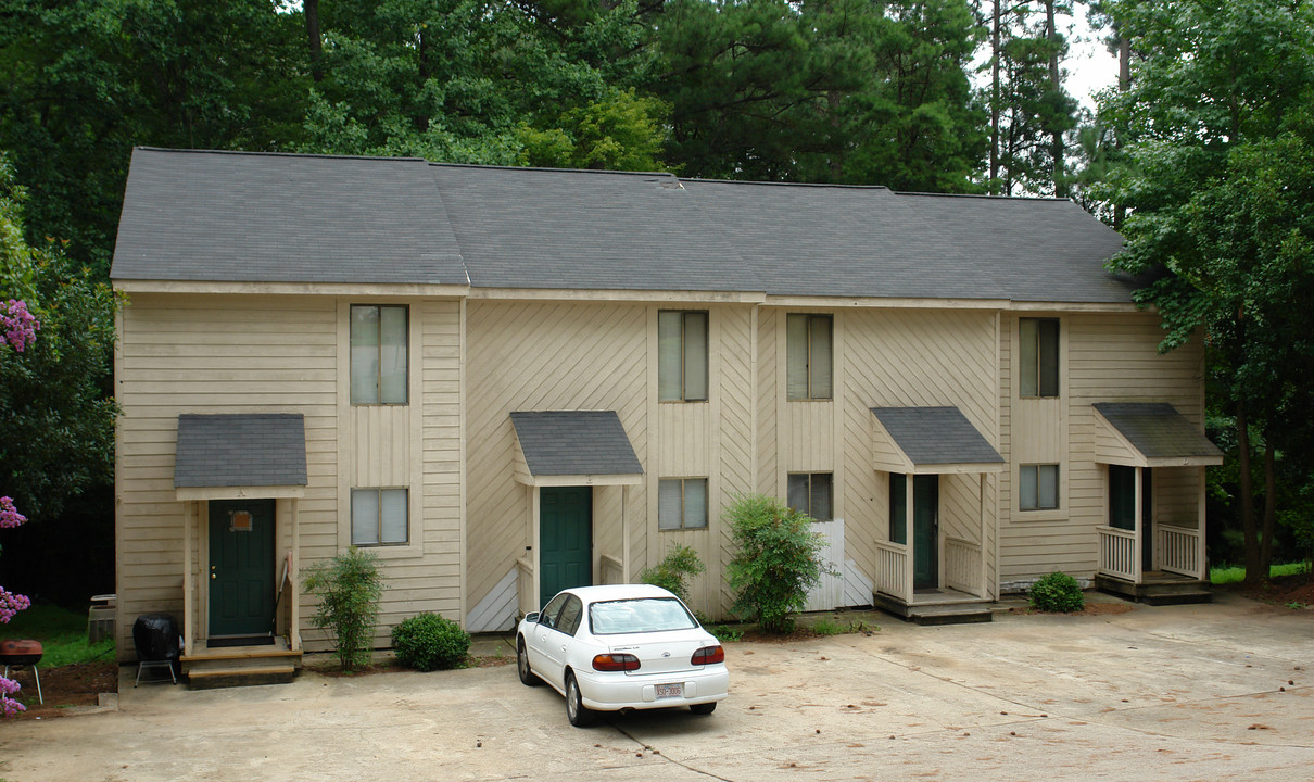 900 Hearthridge Rd in Raleigh, NC - Foto de edificio