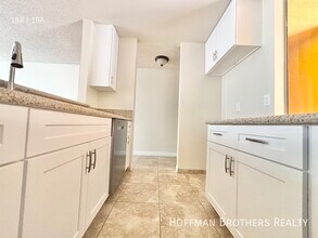 1225 N Cherokee Ave, Unit 207 in Los Angeles, CA - Foto de edificio - Building Photo