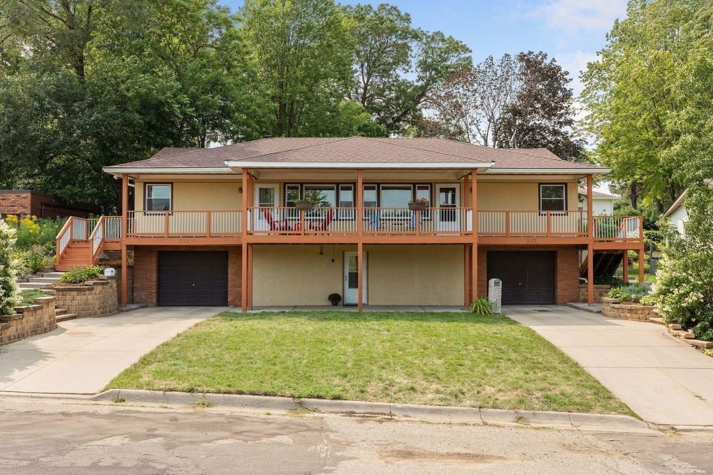 223 17th Ave N in South St. Paul, MN - Building Photo