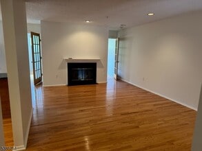 16 Buchanon Ct in West Orange, NJ - Foto de edificio - Building Photo