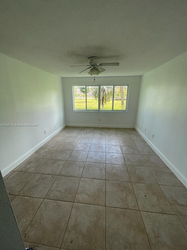 14840 Naranja Lakes Blvd in Homestead, FL - Building Photo - Building Photo