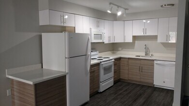 Sylvan Court in Seattle, WA - Foto de edificio - Building Photo