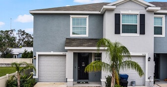 Kensington Place Townhomes in Sarasota, FL - Building Photo