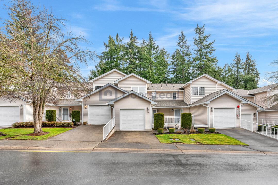 1954 S 368th Pl in Federal Way, WA - Foto de edificio