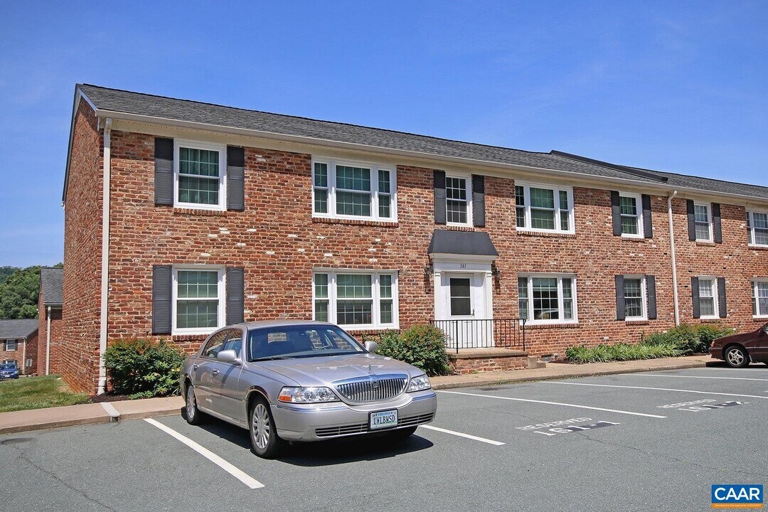 161 Hessian Hills Way in Charlottesville, VA - Building Photo