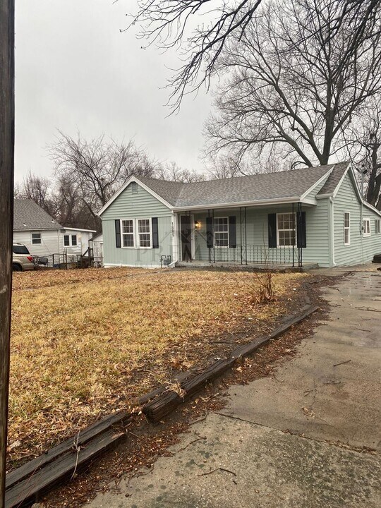 1889 Tremont St in Kansas City, KS - Building Photo