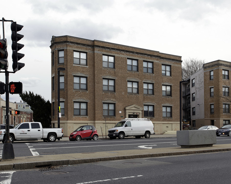 1310 Blue Hill Ave in Mattapan, MA - Foto de edificio