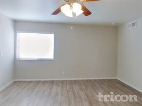 4078 Deerfield Ave in Las Vegas, NV - Building Photo - Building Photo