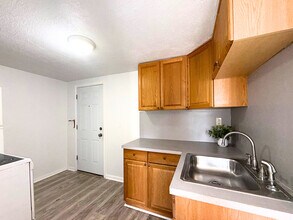 29222 Grand River Ave in Farmington Hills, MI - Building Photo - Building Photo