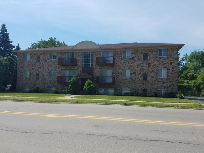 22137 Huron River Dr, Unit 1 in Rockwood, MI - Building Photo - Building Photo