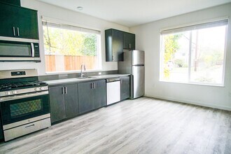 7045 N Mohawk Ave in Portland, OR - Building Photo - Building Photo