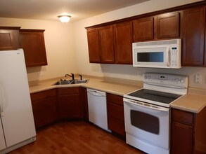 2412 Eaton Ave in Ames, IA - Building Photo - Building Photo