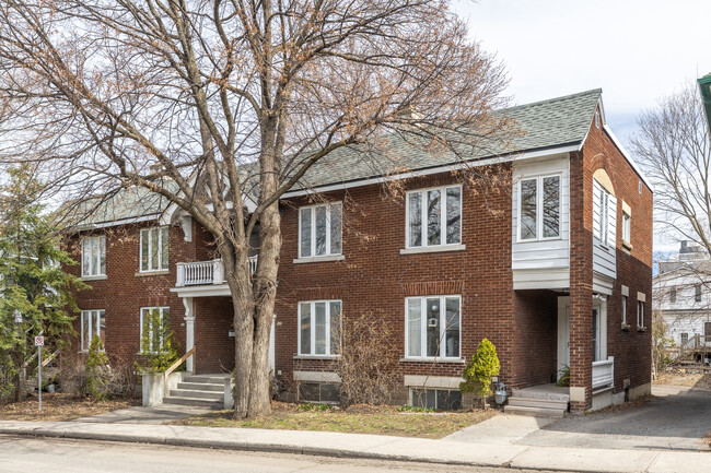 133 Blackburn Av in Ottawa, ON - Building Photo - Primary Photo