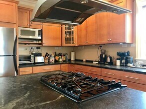 360-362-362 Dorchester St in Boston, MA - Foto de edificio - Building Photo