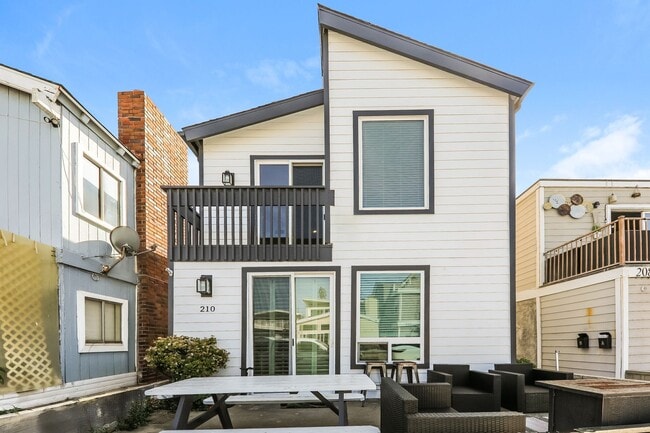 property at 210 33rd St