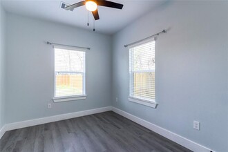 7919 Observatory St in Houston, TX - Building Photo - Building Photo
