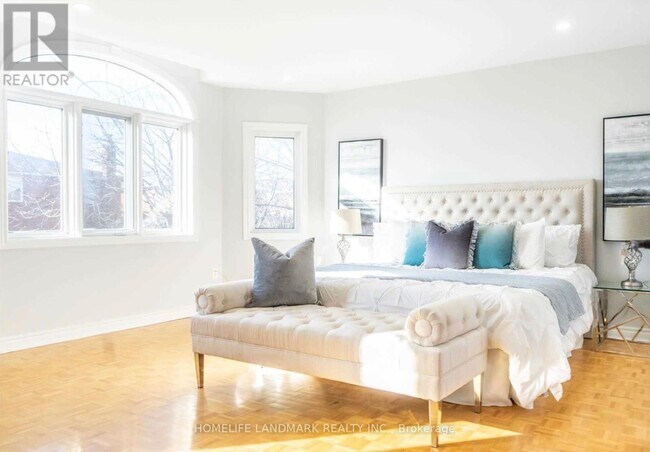 241 Highglen Ave in Markham, ON - Building Photo - Building Photo