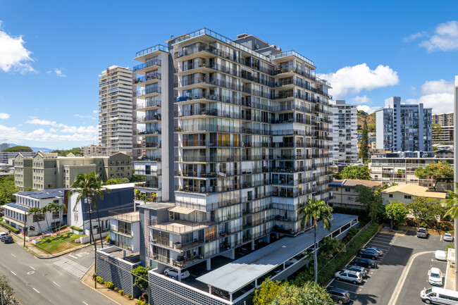 The Town House in Honolulu, HI - Building Photo - Building Photo