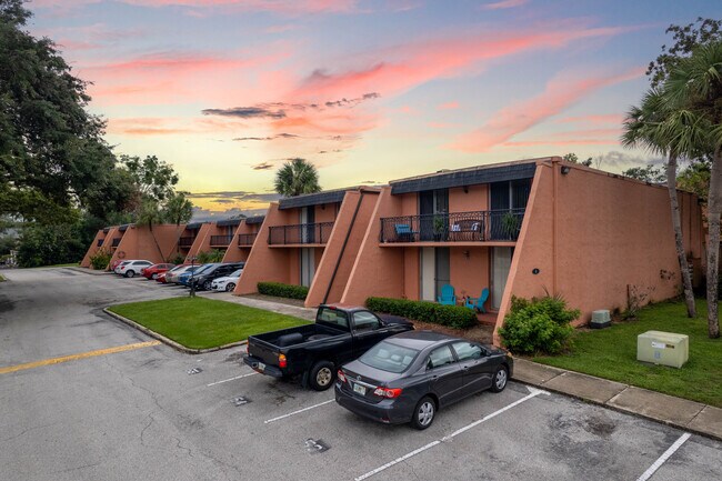 Captiva Condominiums in Jacksonville, FL - Foto de edificio - Building Photo