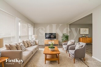 17621 Grandview Dr in Hazel Crest, IL - Building Photo - Building Photo