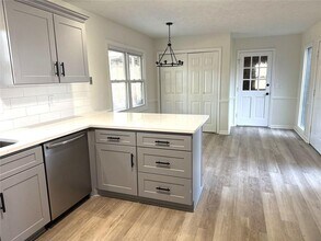 2305 Eastgate Dr SW in Snellville, GA - Foto de edificio - Building Photo