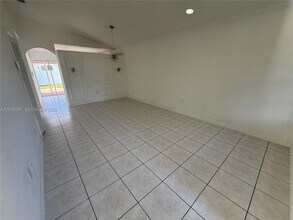 7751 NW 194th St in Hialeah, FL - Building Photo - Building Photo