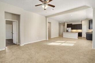 2722 Kaman Ln in Pearland, TX - Building Photo - Building Photo