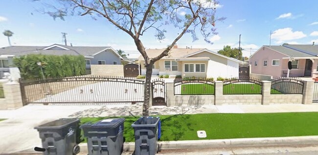 1645 W Wisteria Pl in Santa Ana, CA - Building Photo - Building Photo