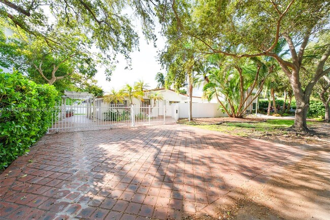 230 Cranwood Dr in Key Biscayne, FL - Building Photo - Building Photo