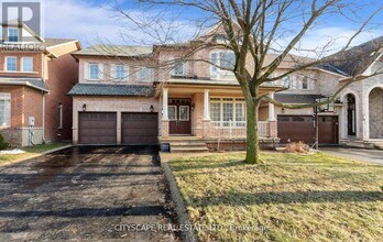 3322 Raspberry Bush Trail in Oakville, ON - Building Photo - Building Photo