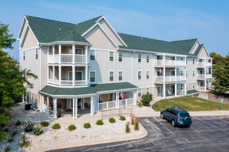 Waterview of Sheboygan Senior Apartments in Sheboygan, WI - Foto de edificio - Building Photo