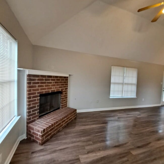 Welcome to this charming 3 bedroom, 2 bath in Olive Branch, MS - Building Photo - Building Photo