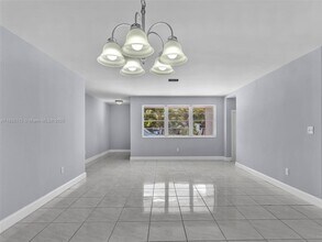 6525 SW 18th St in Miramar, FL - Building Photo - Building Photo