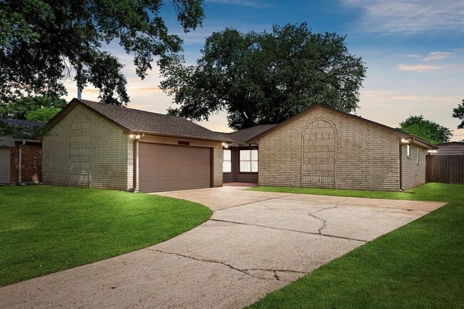 property at 13834 Fleur De Lis Blvd
