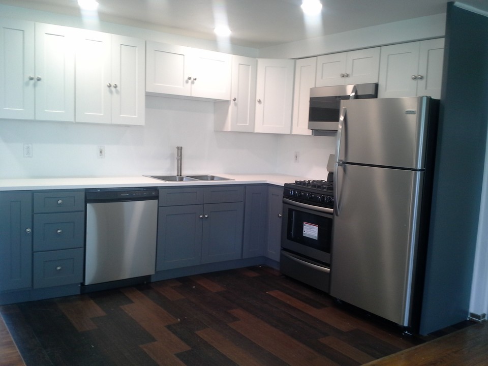 1166 Hunter Rd in Verona, PA - Building Photo