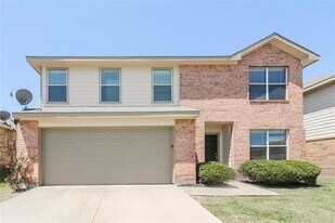 166 Washington Way in Venus, TX - Building Photo
