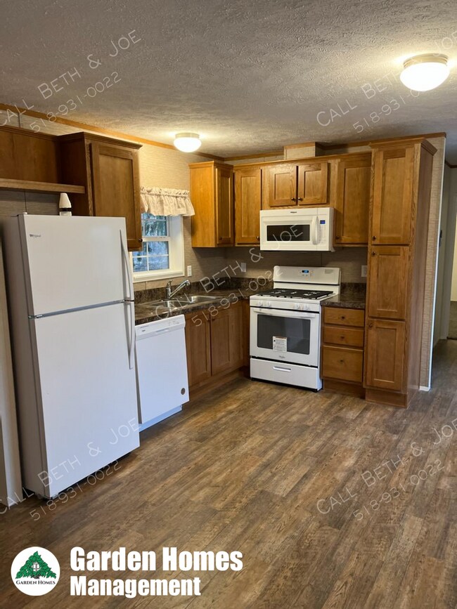 9 Carmela Ct Rentals in Nassau, NY