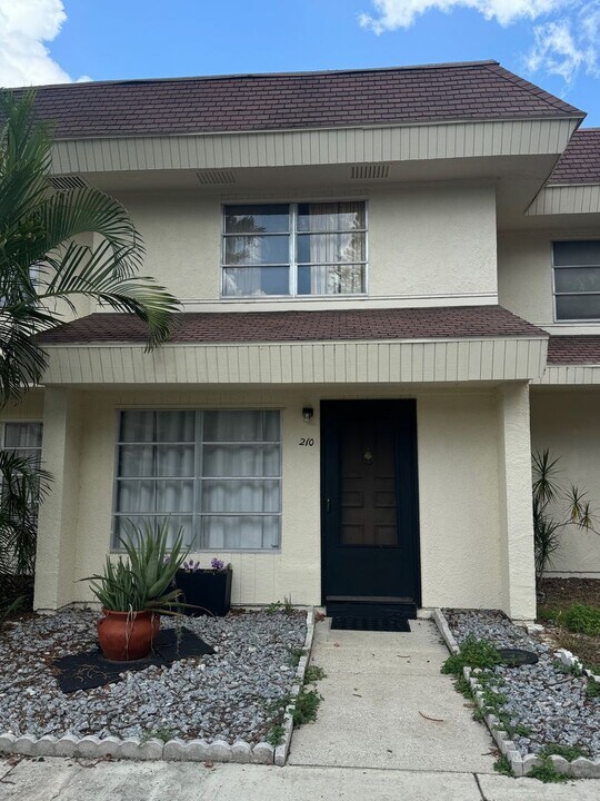210 Elliot Ave in Sarasota, FL - Building Photo