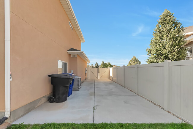 6317 Dillan Cir in Herriman, UT - Foto de edificio - Building Photo