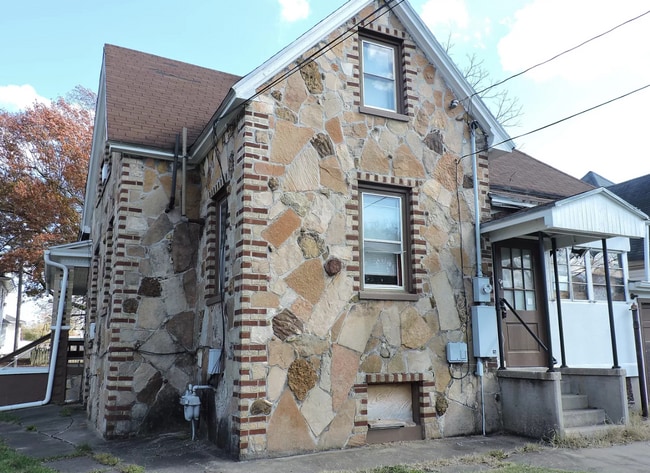 825 N Grant Ave